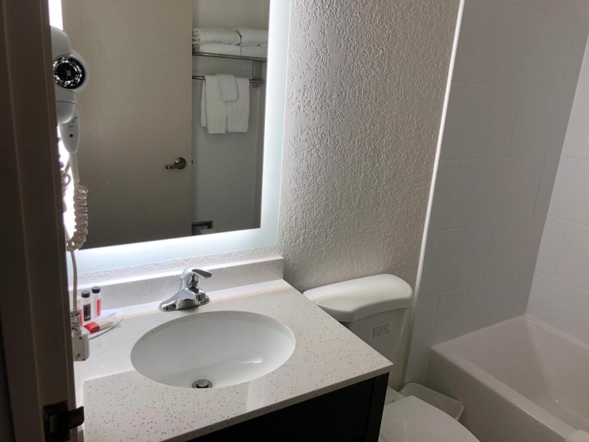 Red Lion Inn & Suites Elk Grove Village Eksteriør billede