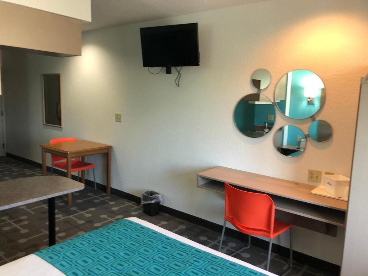 Red Lion Inn & Suites Elk Grove Village Eksteriør billede