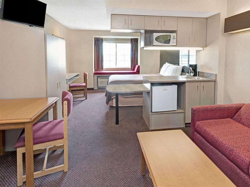 Red Lion Inn & Suites Elk Grove Village Eksteriør billede