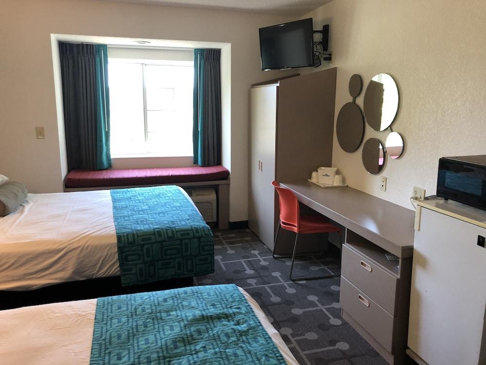Red Lion Inn & Suites Elk Grove Village Eksteriør billede